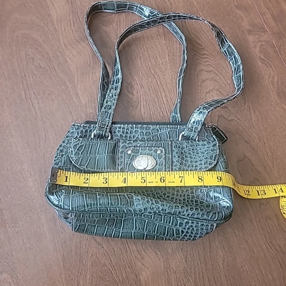 Elegant Green Crocodile-Embossed Women's Shoulder Bag Small Excellent Condition‎